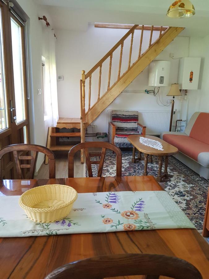 Villa La Bunicu Polovragi Esterno foto