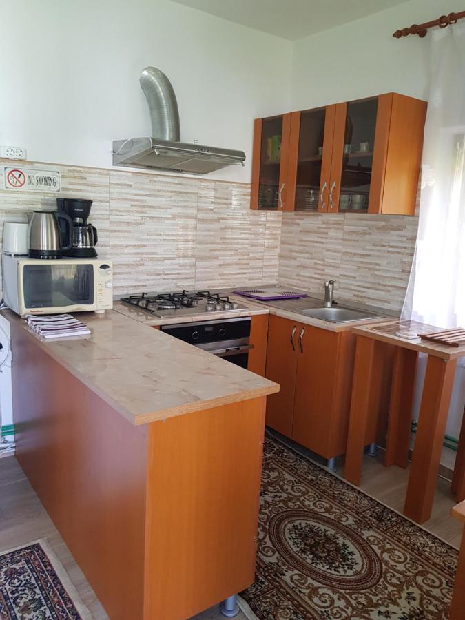 Villa La Bunicu Polovragi Esterno foto