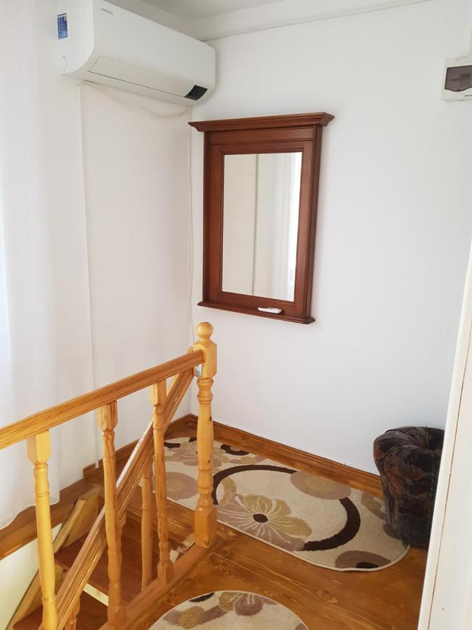 Villa La Bunicu Polovragi Esterno foto