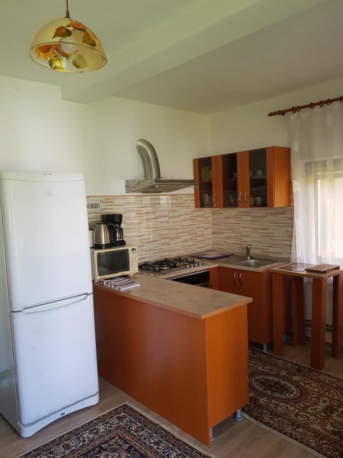 Villa La Bunicu Polovragi Esterno foto
