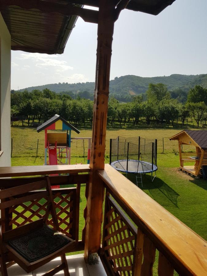 Villa La Bunicu Polovragi Esterno foto